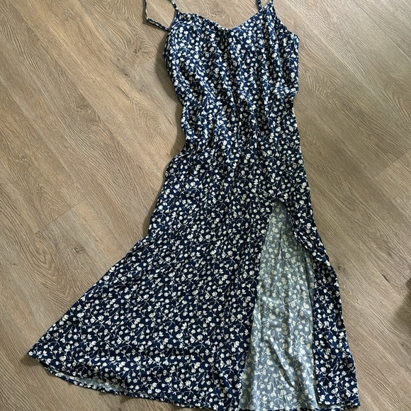 Reformation blue floral midi dress - Picture 2 of 6